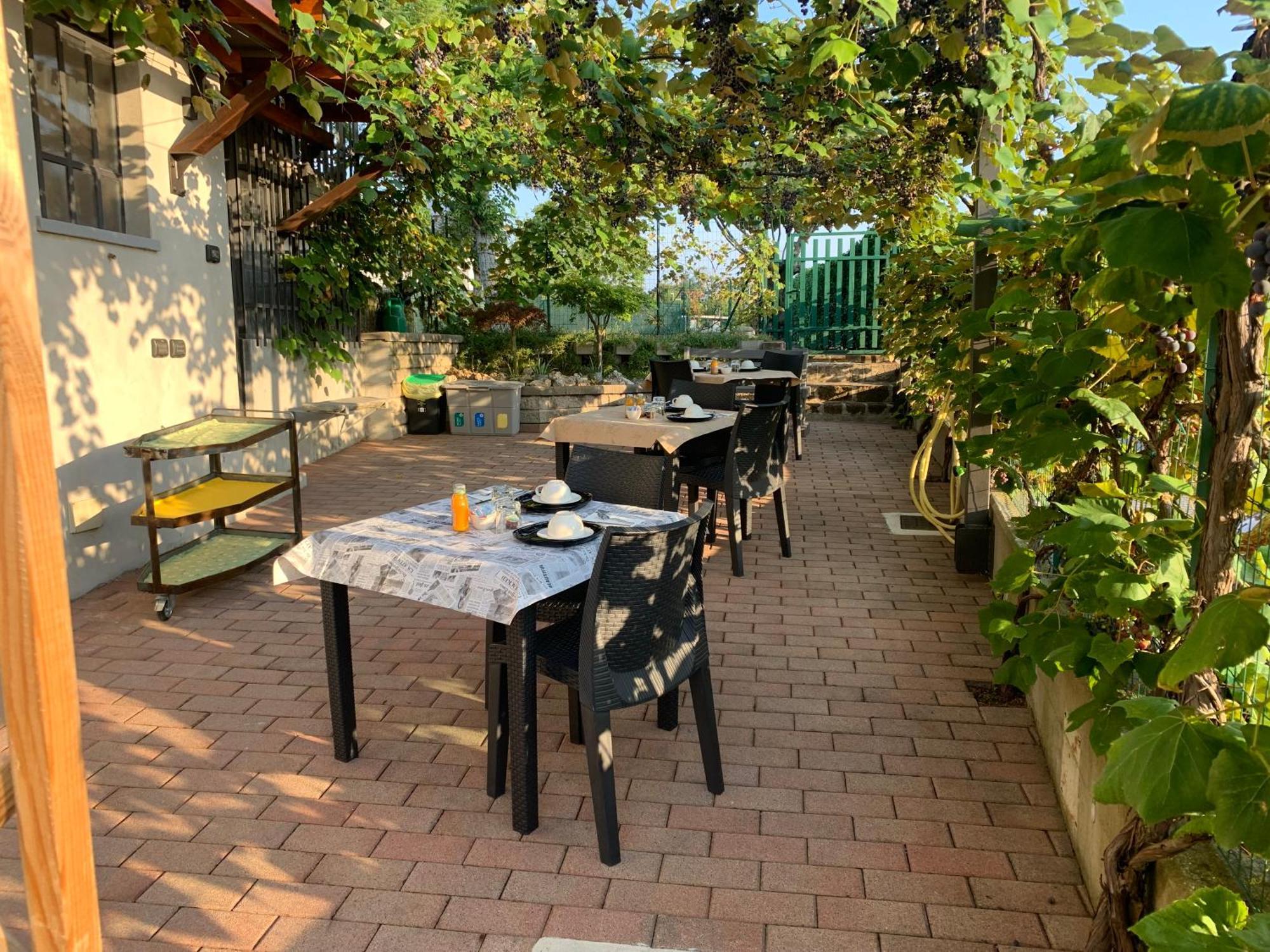 Bed & Breakfast Indi Thelar Villa Guardia Exterior foto